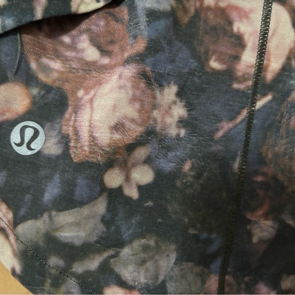 Lululemon Speed Up Short 2.5” - Picture 3 of 6